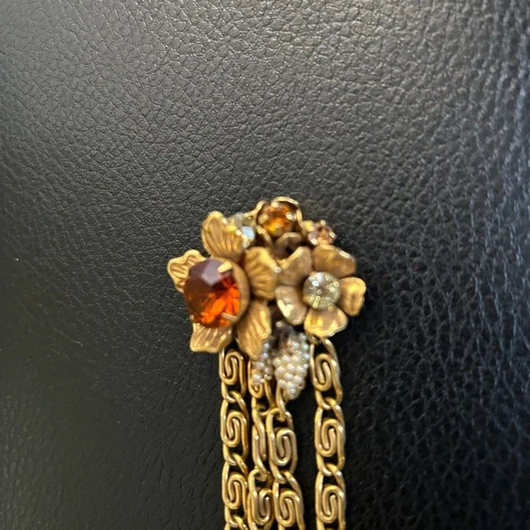 VINTAGE VENDOME AMBER RHINESTONE FAUX PEARL FLOWER BRACELET AND CLIP EARRINGS. - Picture 6 of 7